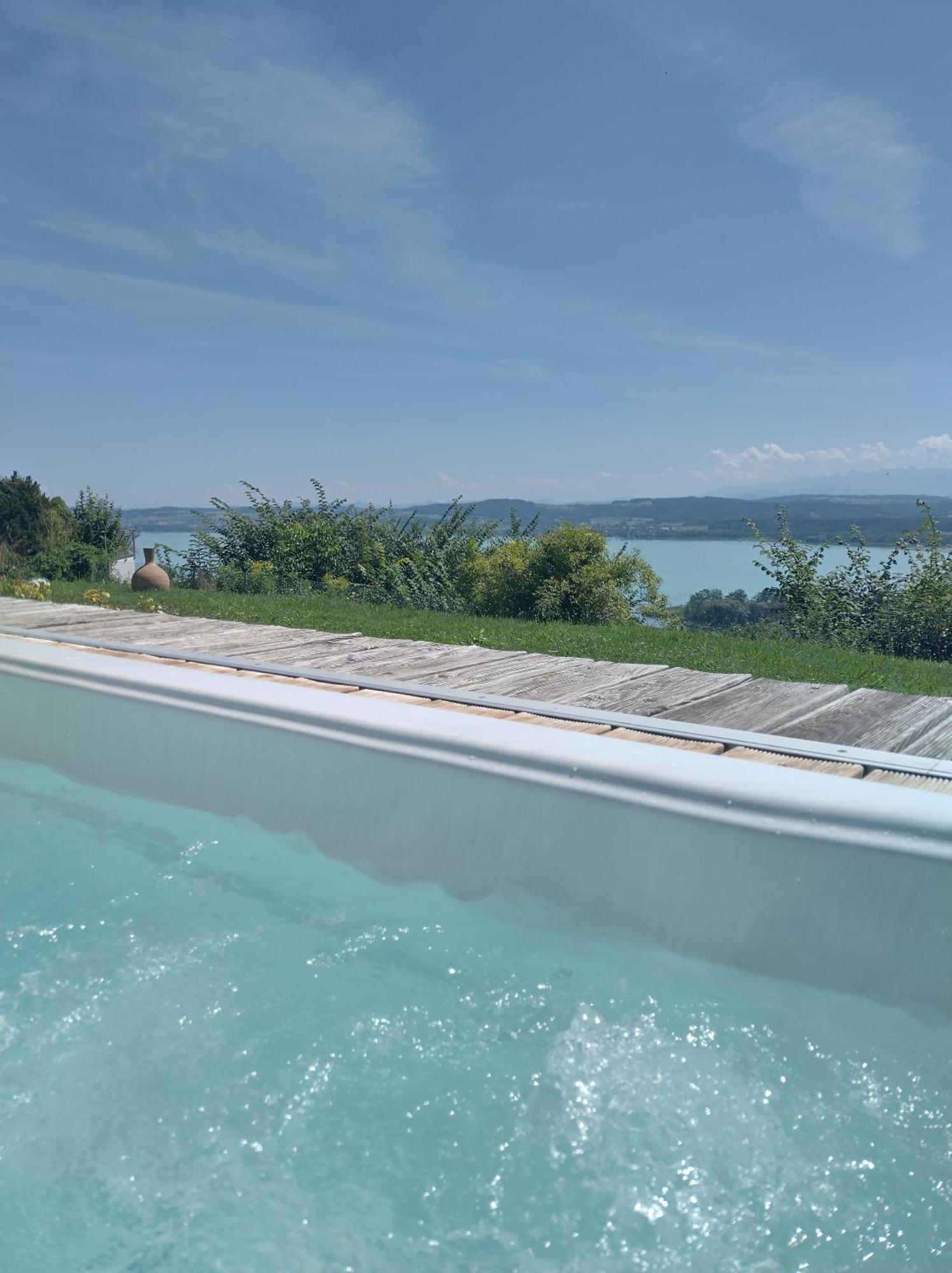 Swiss Borzoi House Bed and Breakfast Vully-les-Lacs Buitenkant foto