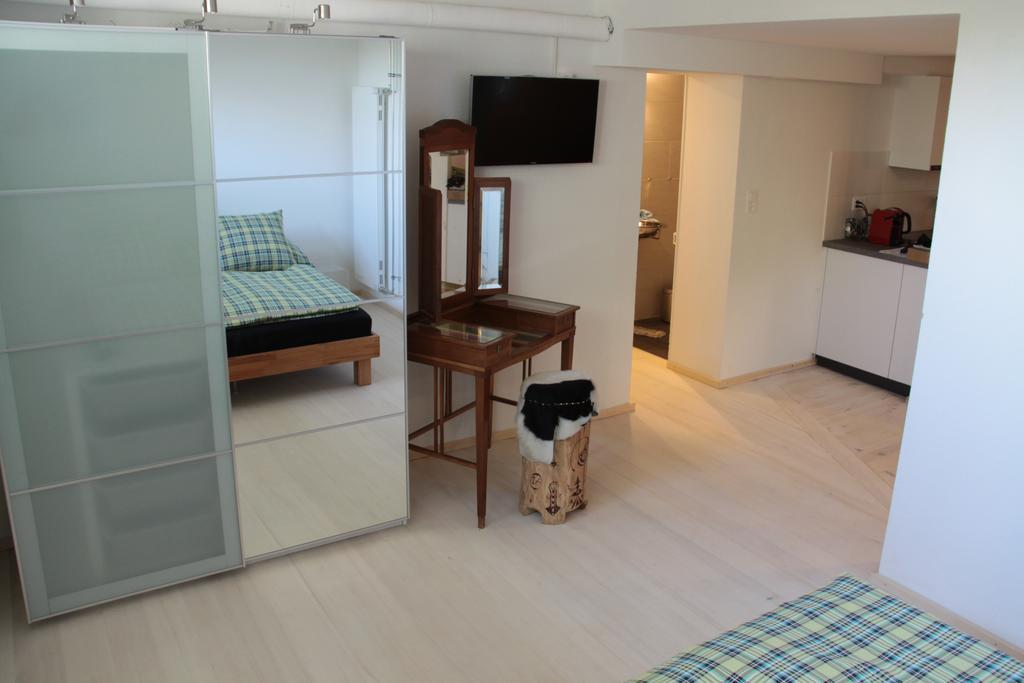 Swiss Borzoi House Bed and Breakfast Vully-les-Lacs Kamer foto