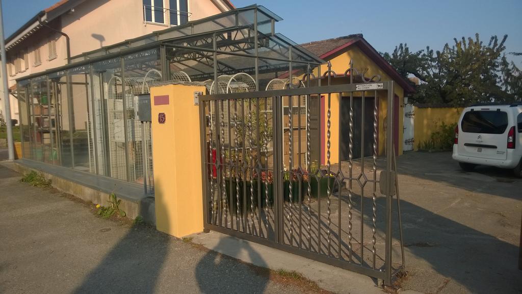 Swiss Borzoi House Bed and Breakfast Vully-les-Lacs Buitenkant foto
